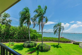 Bahia Paradise Awaits in Bahia del Mar